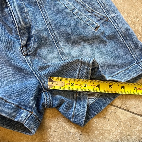 Risen Jeans Center Seam Denim Shorts Women’s Small Blue Stretch Casual - Picture 11 of 11